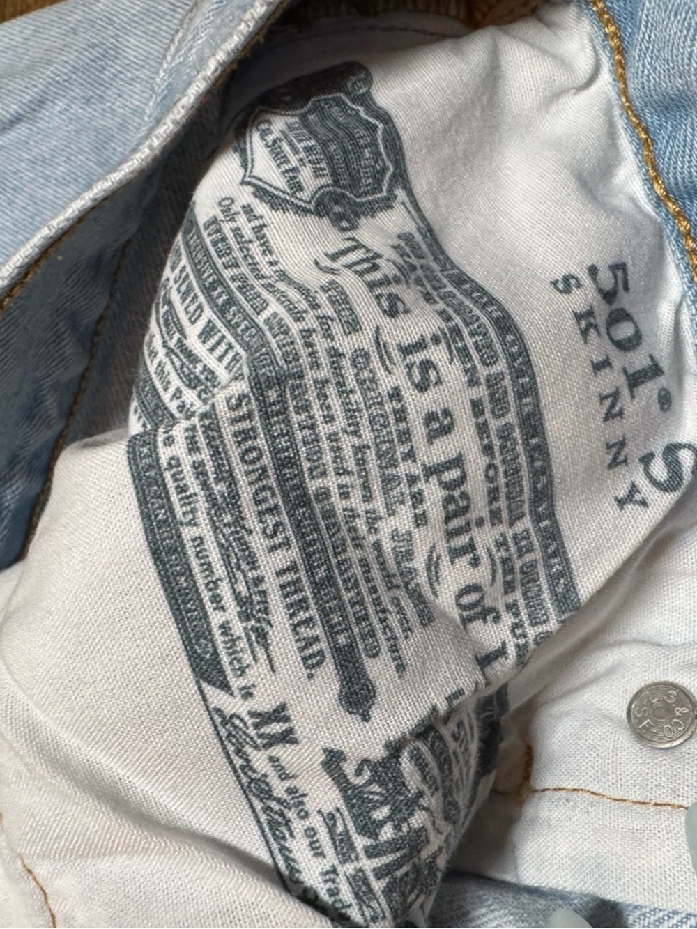 Levi's Women's Skinny Light Wash Blue Jeans - Picture 3 of 7